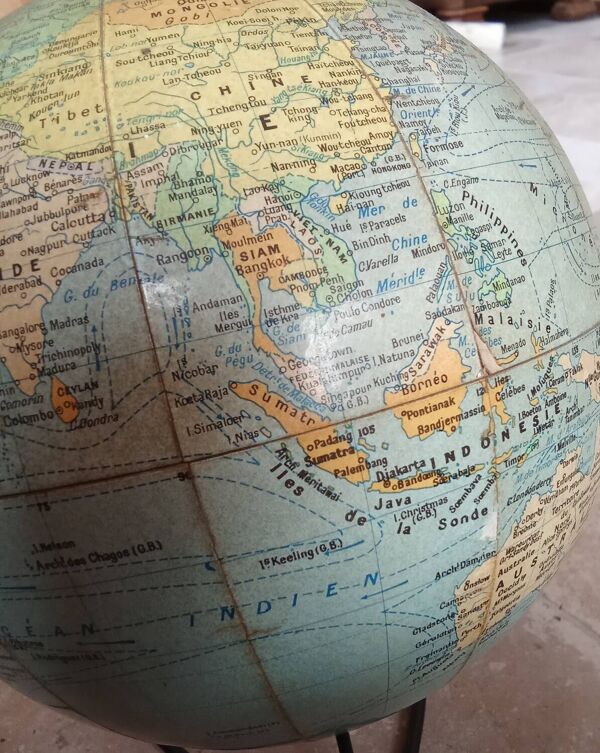 Ancien globe terrestre mappemonde Girard et Barrère