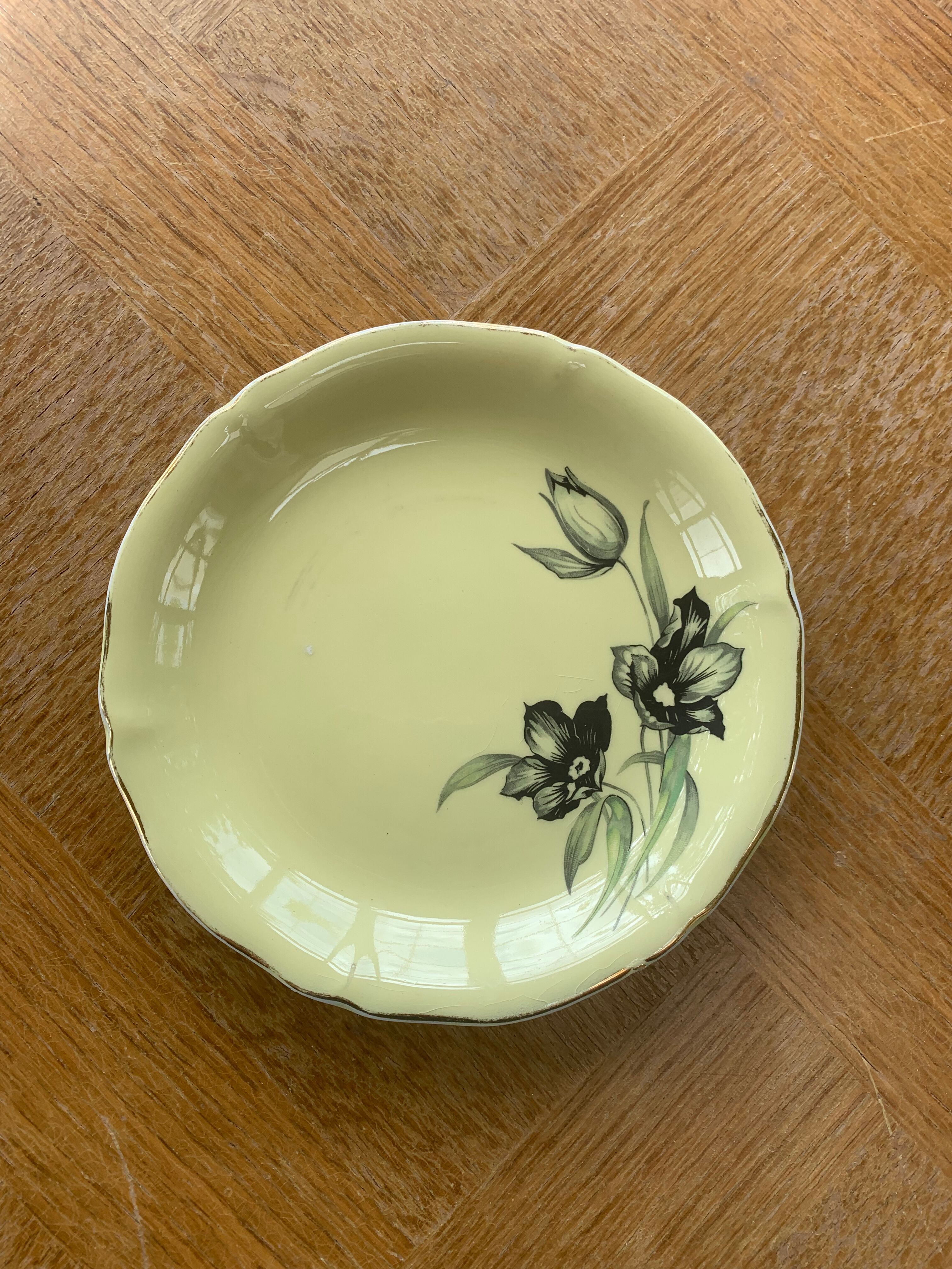 Cake set in yellow earthenware pattern black tulips ceranord Saint-Amand Vintage