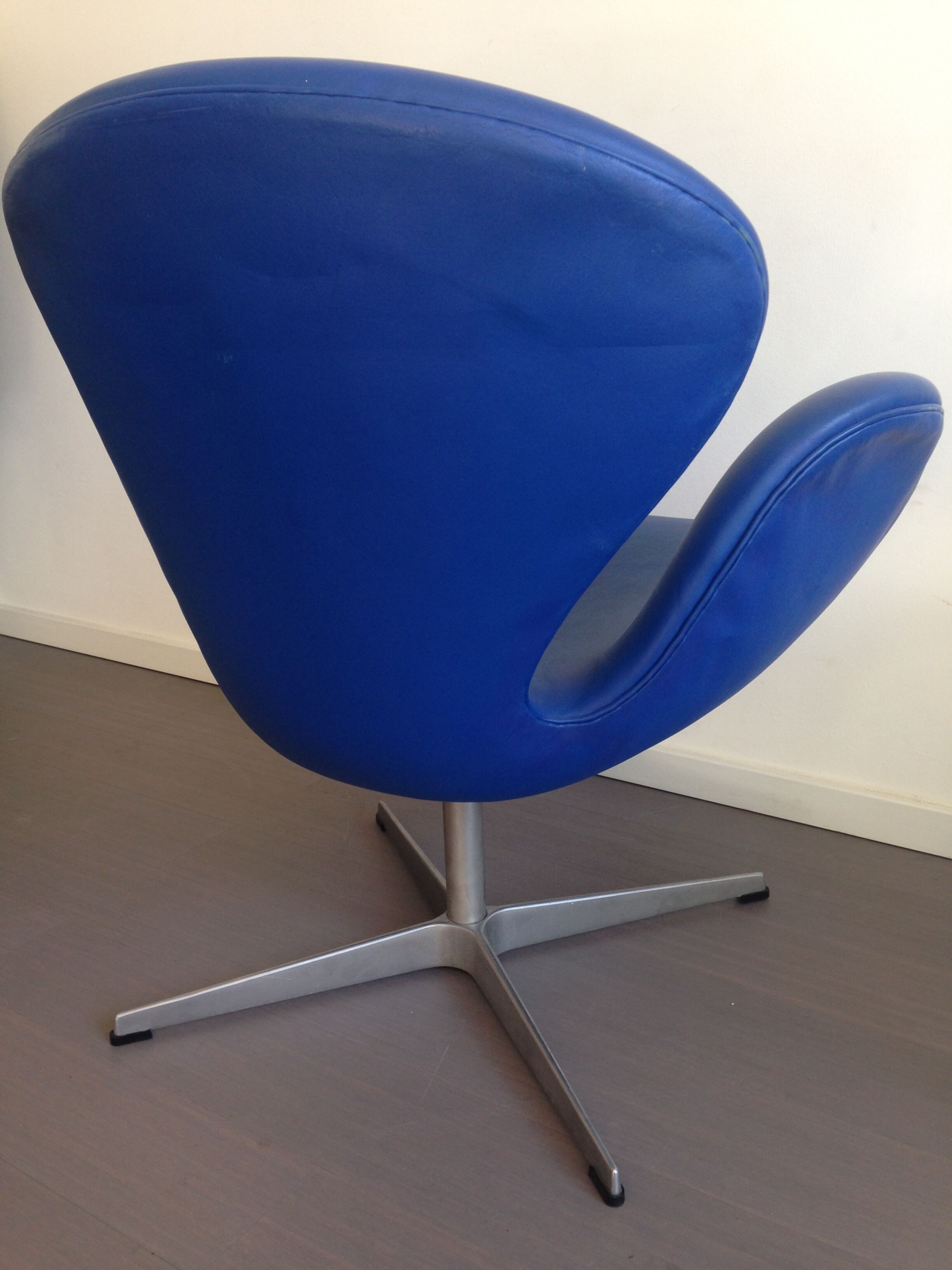 Swan chair by Arne Jacobsen by Fritz Hansen