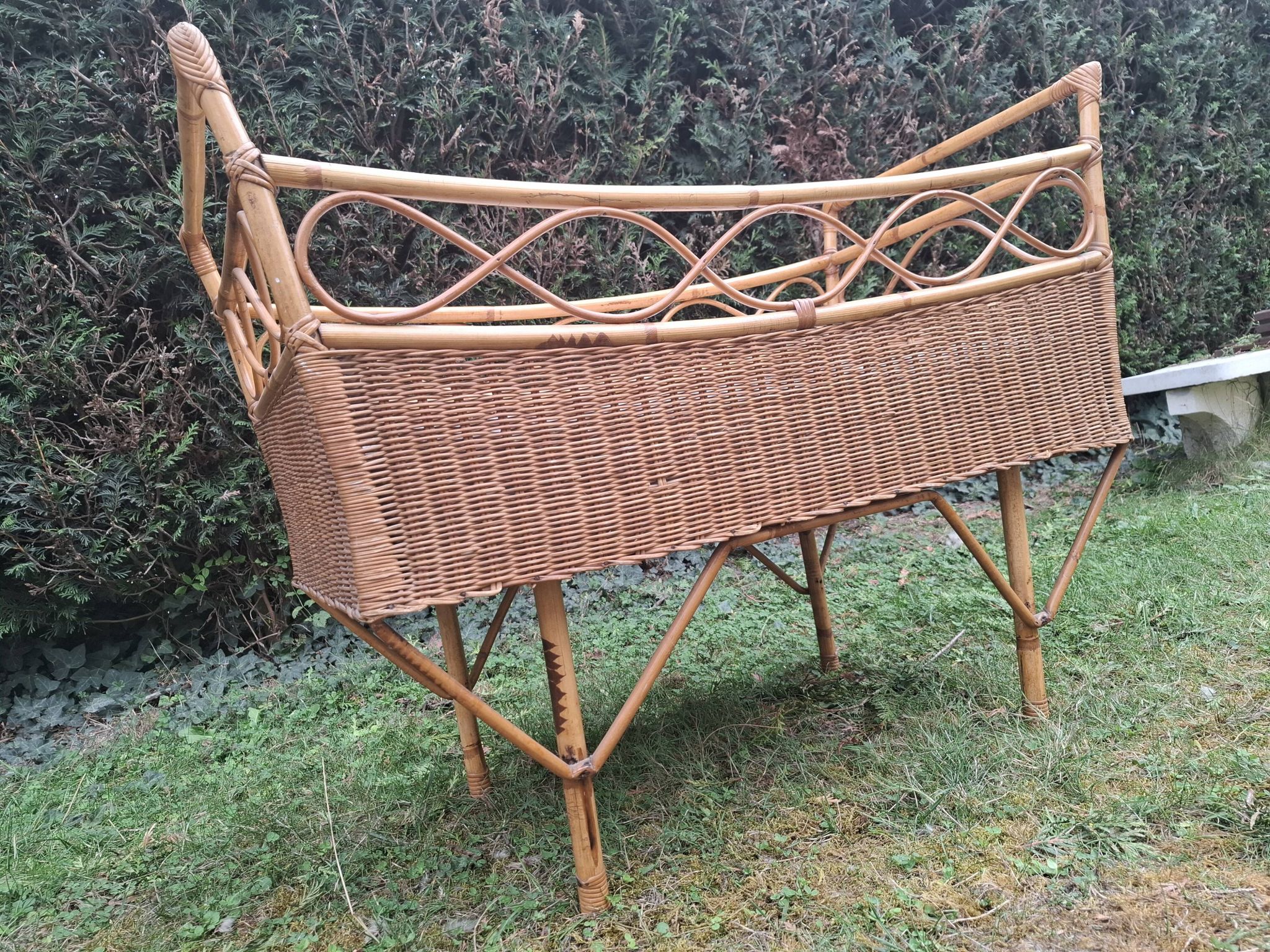 Lit bébé rotin vintage