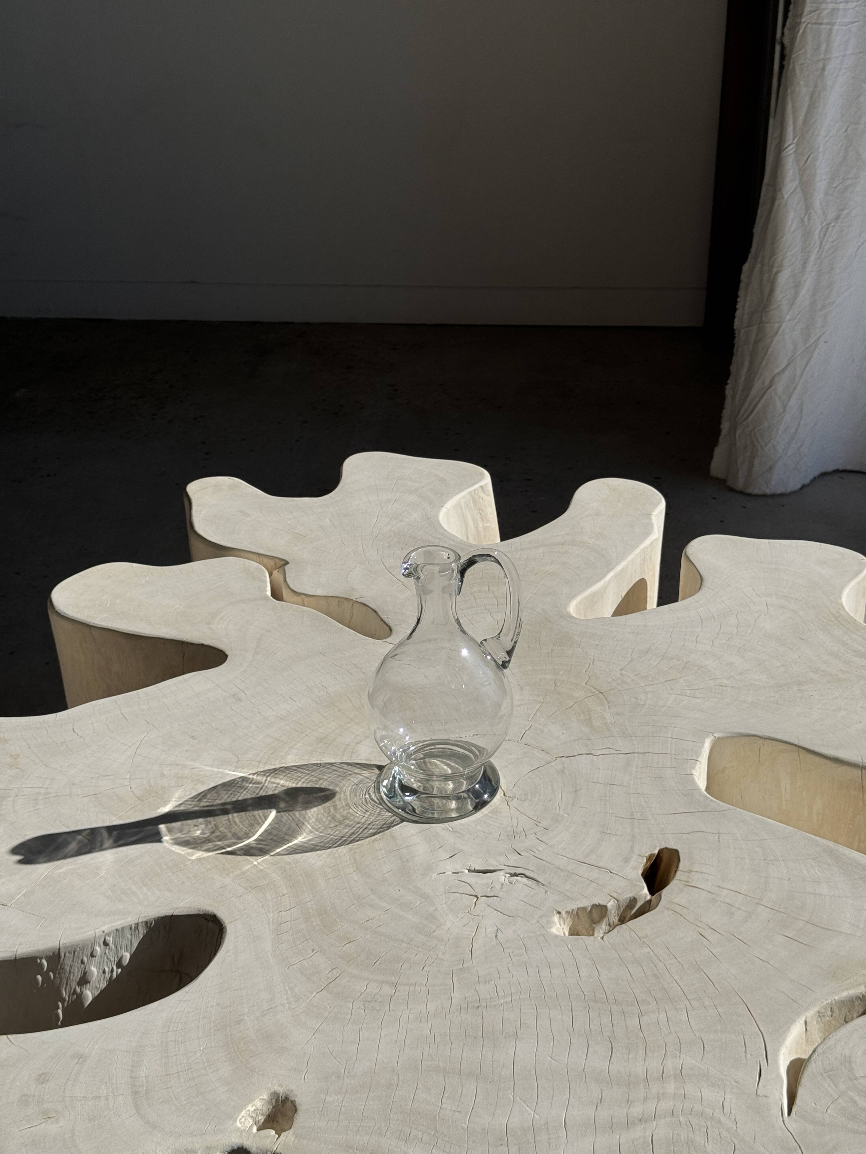 Carafe en verre à bec verseur et anse