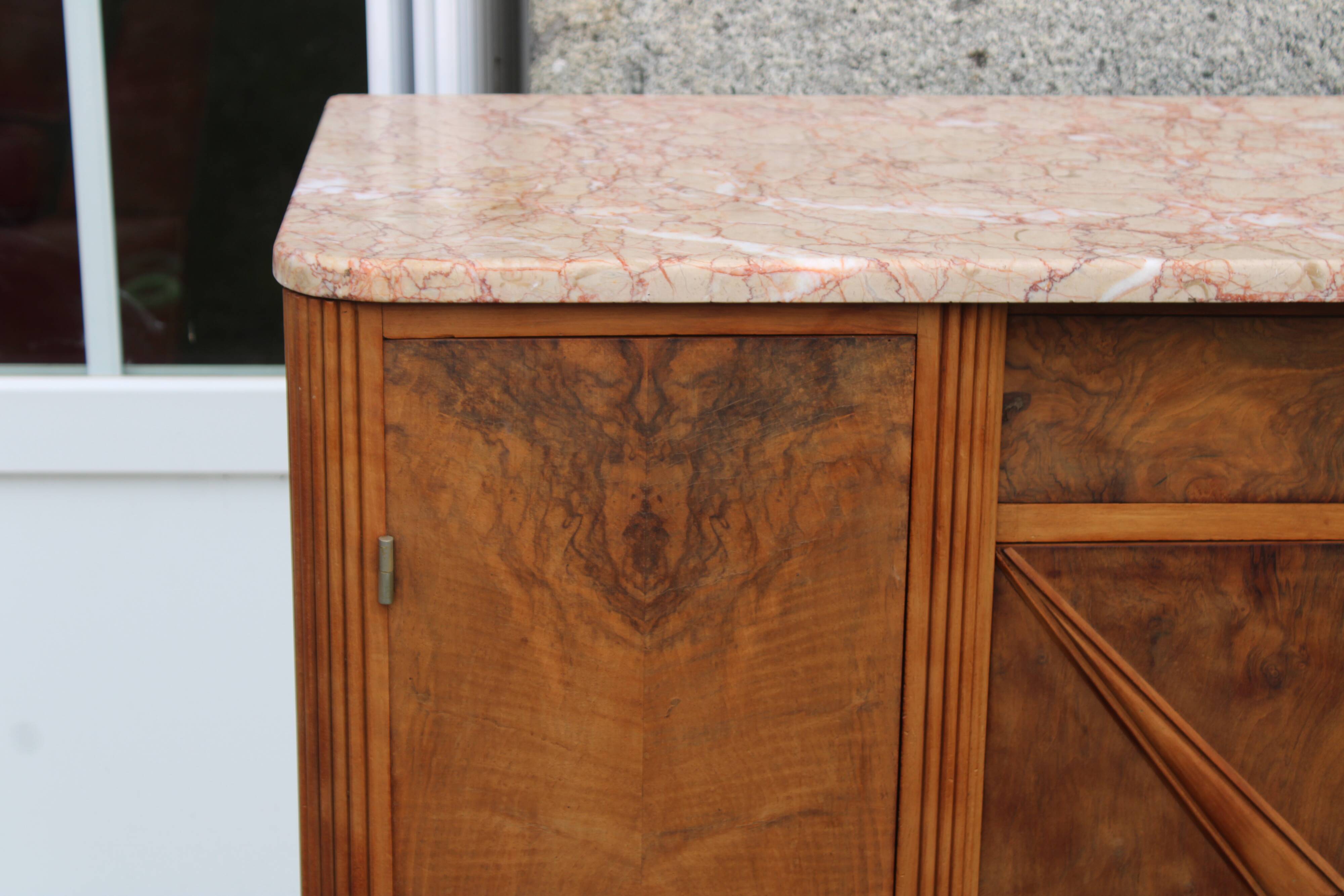 Art Deco sideboard in solid walnut and veneer – pink marble top