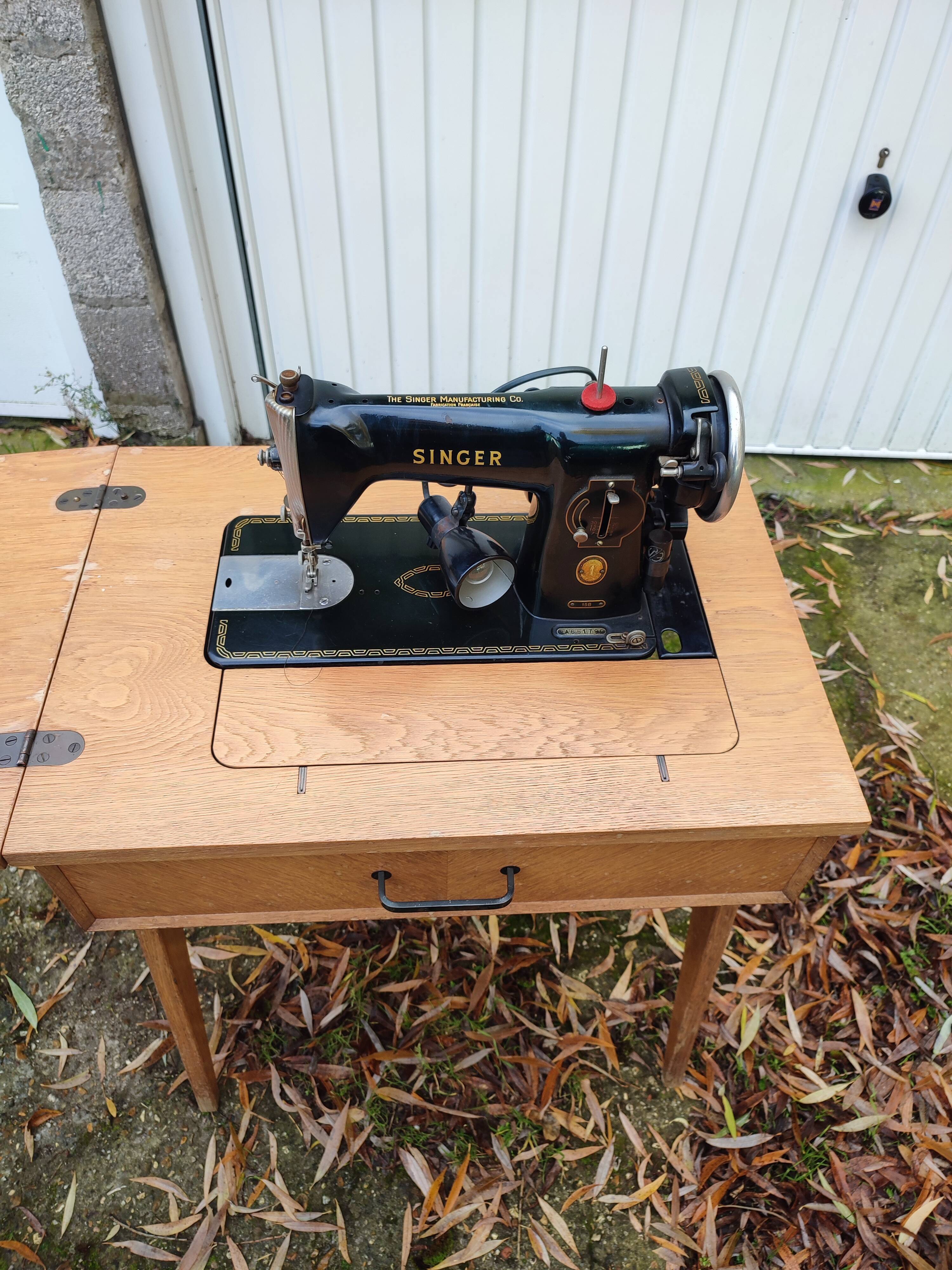 Sewing desk foot compass machine singer