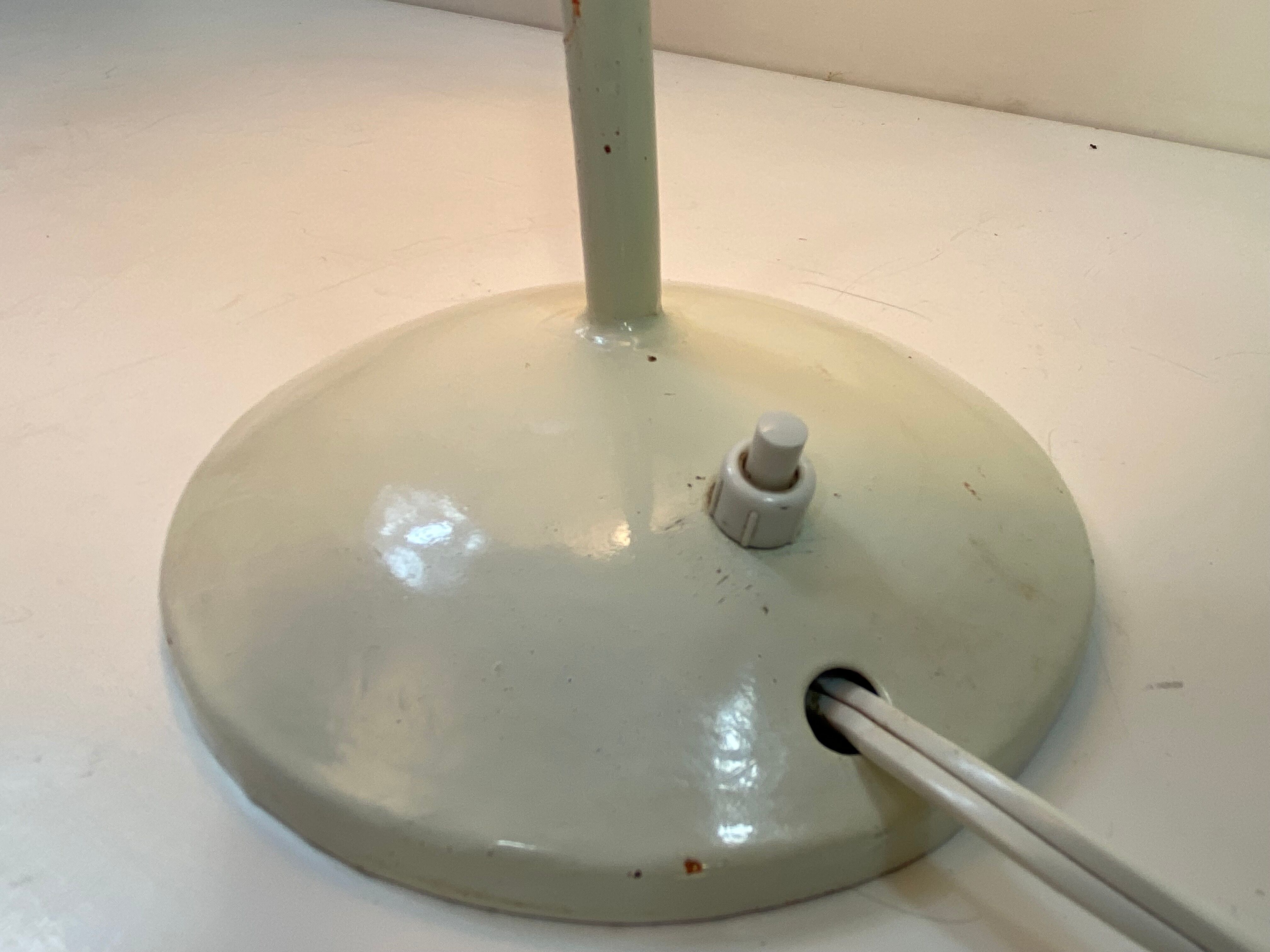 Lampe a poser cocotte bauhaus 1950