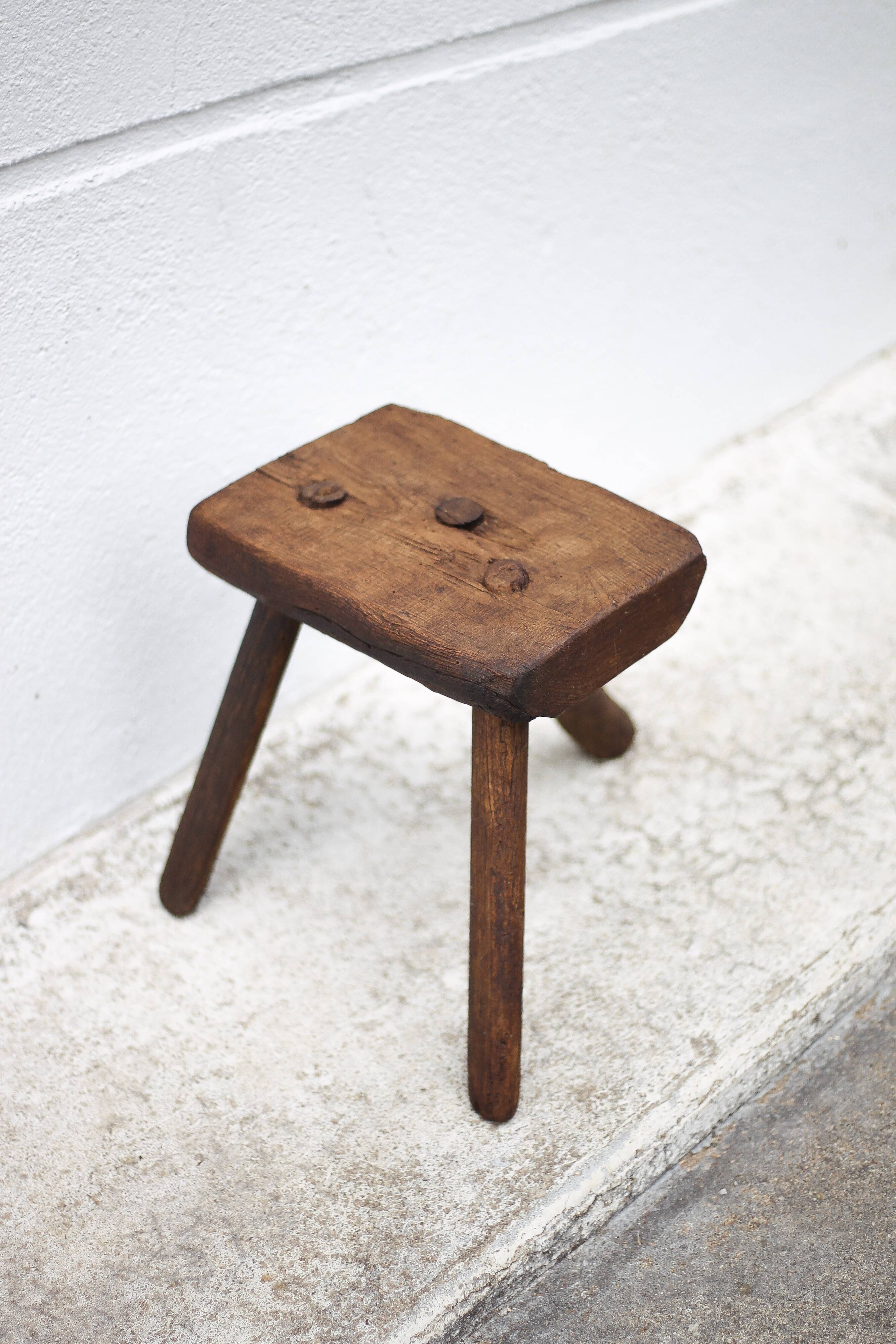 Tabouret bois tripode, tabouret de traite, porte-plante bois