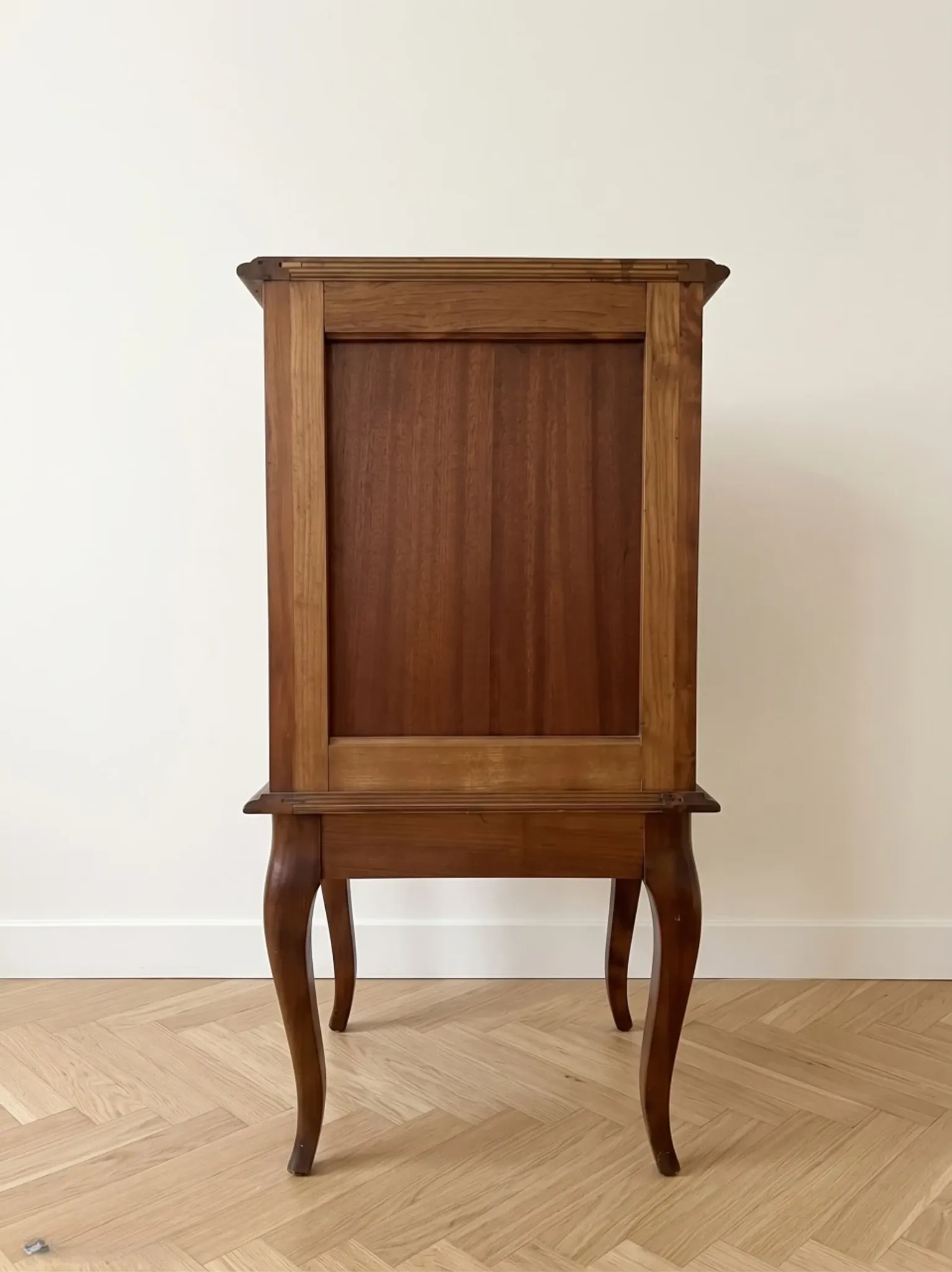 Table d'appoint style Louis XV en bois avec tiroir et niche