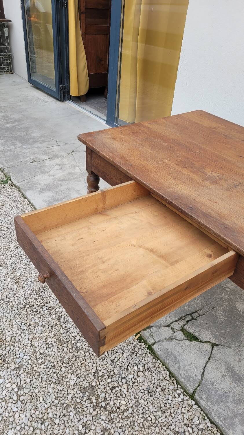Rustic farm table in solid oak, Louis Philippe legs, 19th century - 1m40