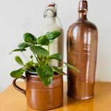 Bouteille en grès vernissé marron