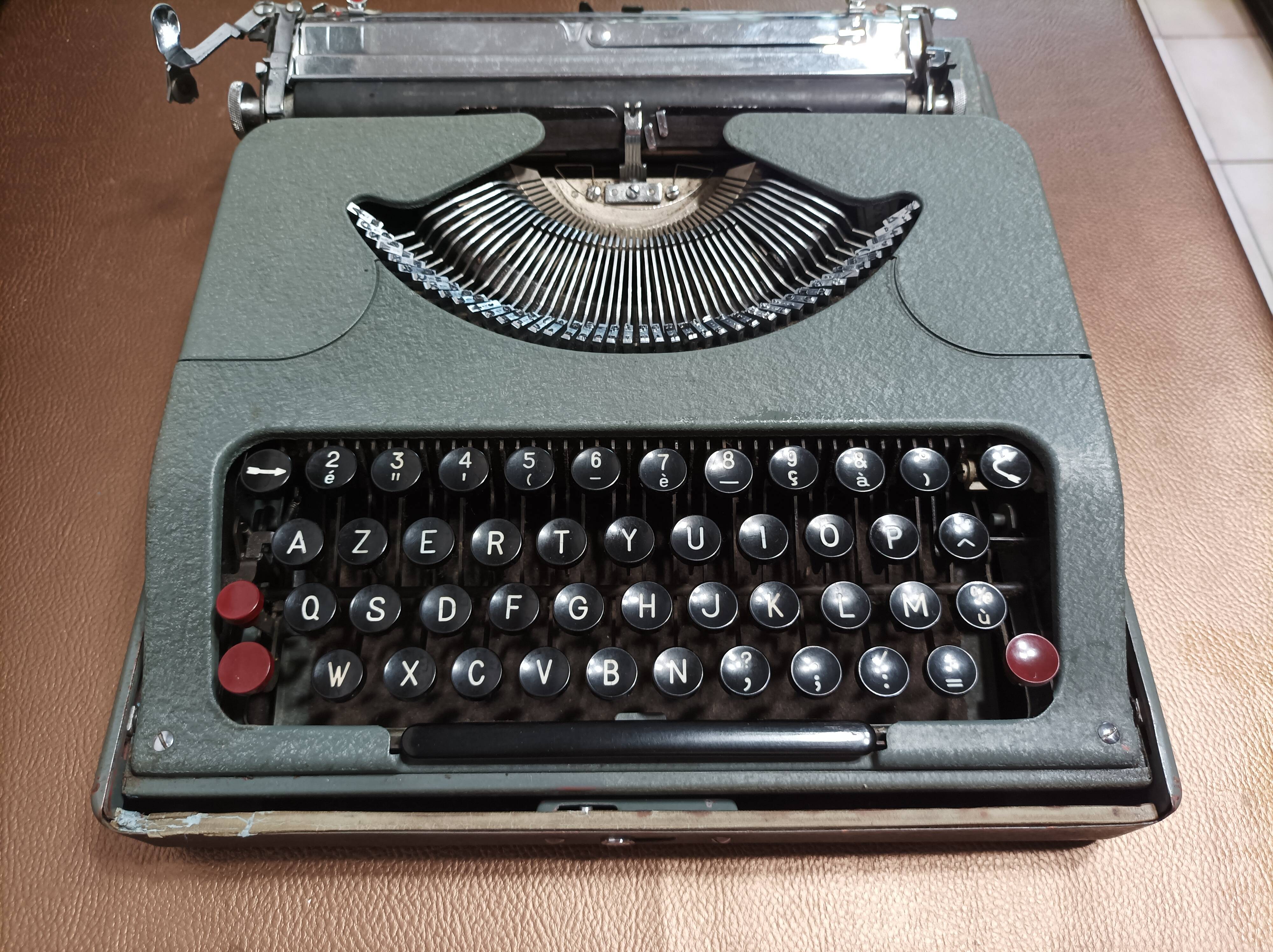 Mj rooy portable typewriter - made in france 1950s