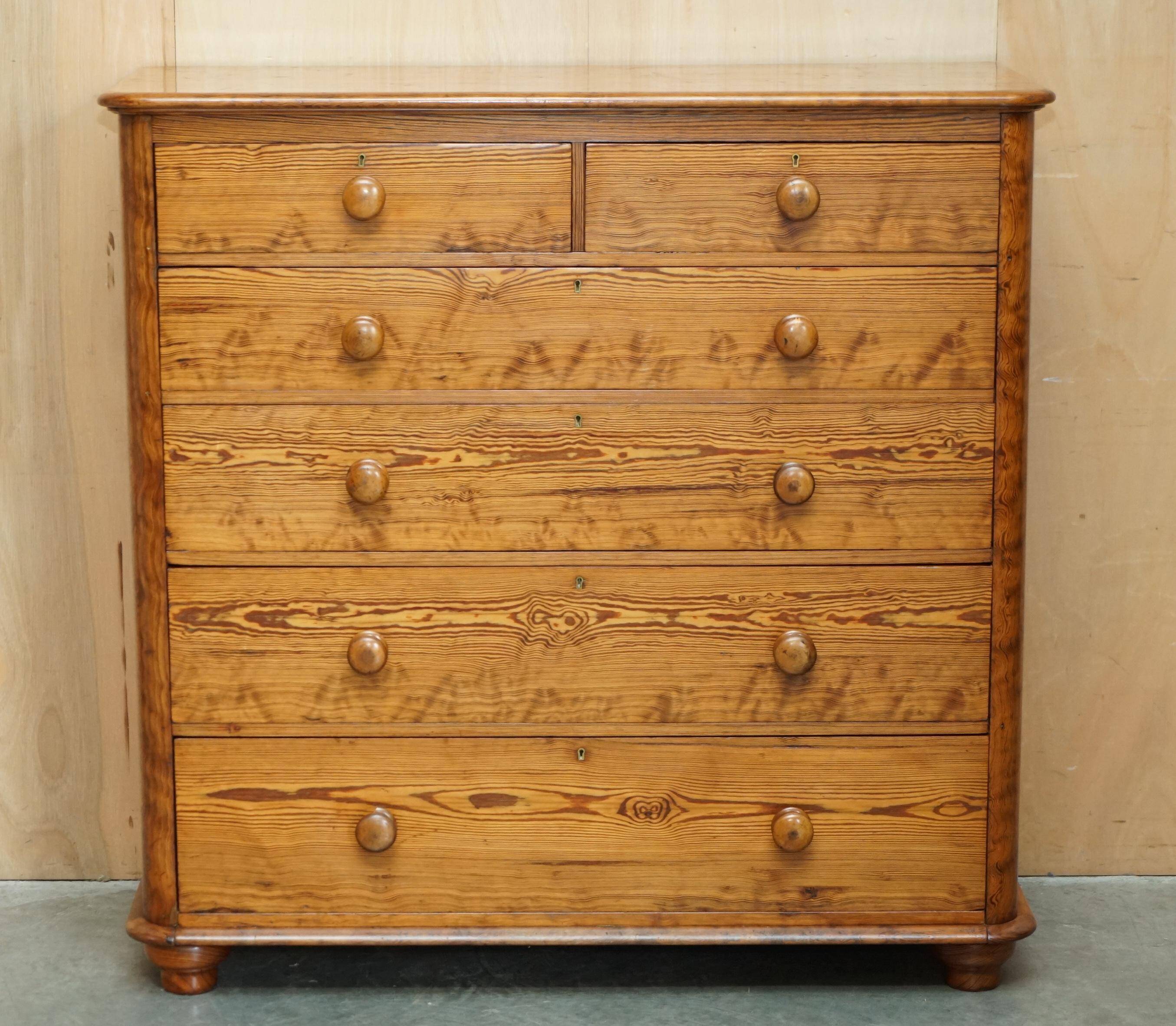 Large Victorian chest of drawers in solid pine from around 1880.