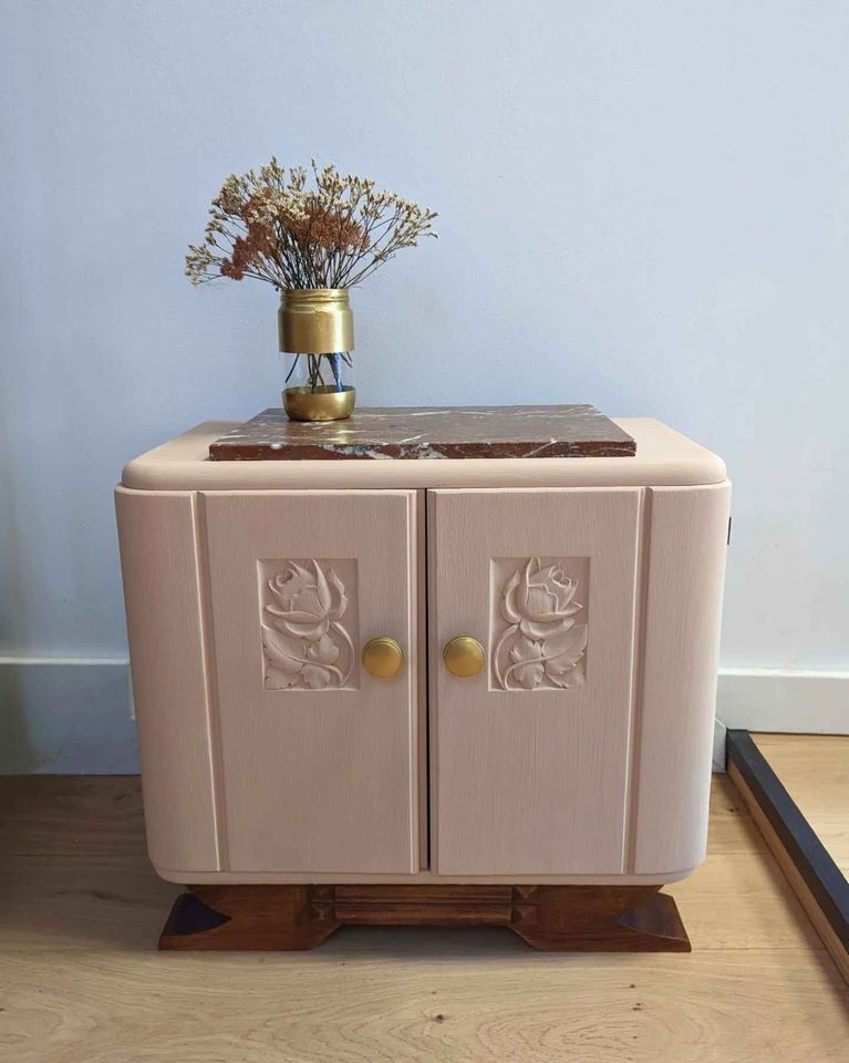 Chevet vintage rose poudré et marbre