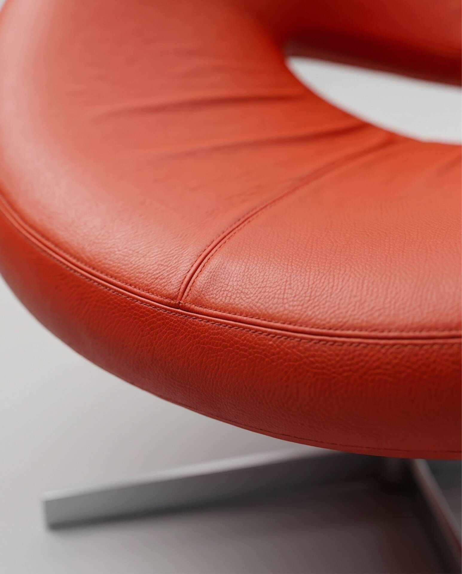 Fauteuil Nuage Roche Bobois en cuir, en état neuf.