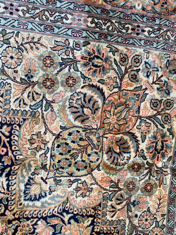 Kashmir silk carpet 273x373 cm