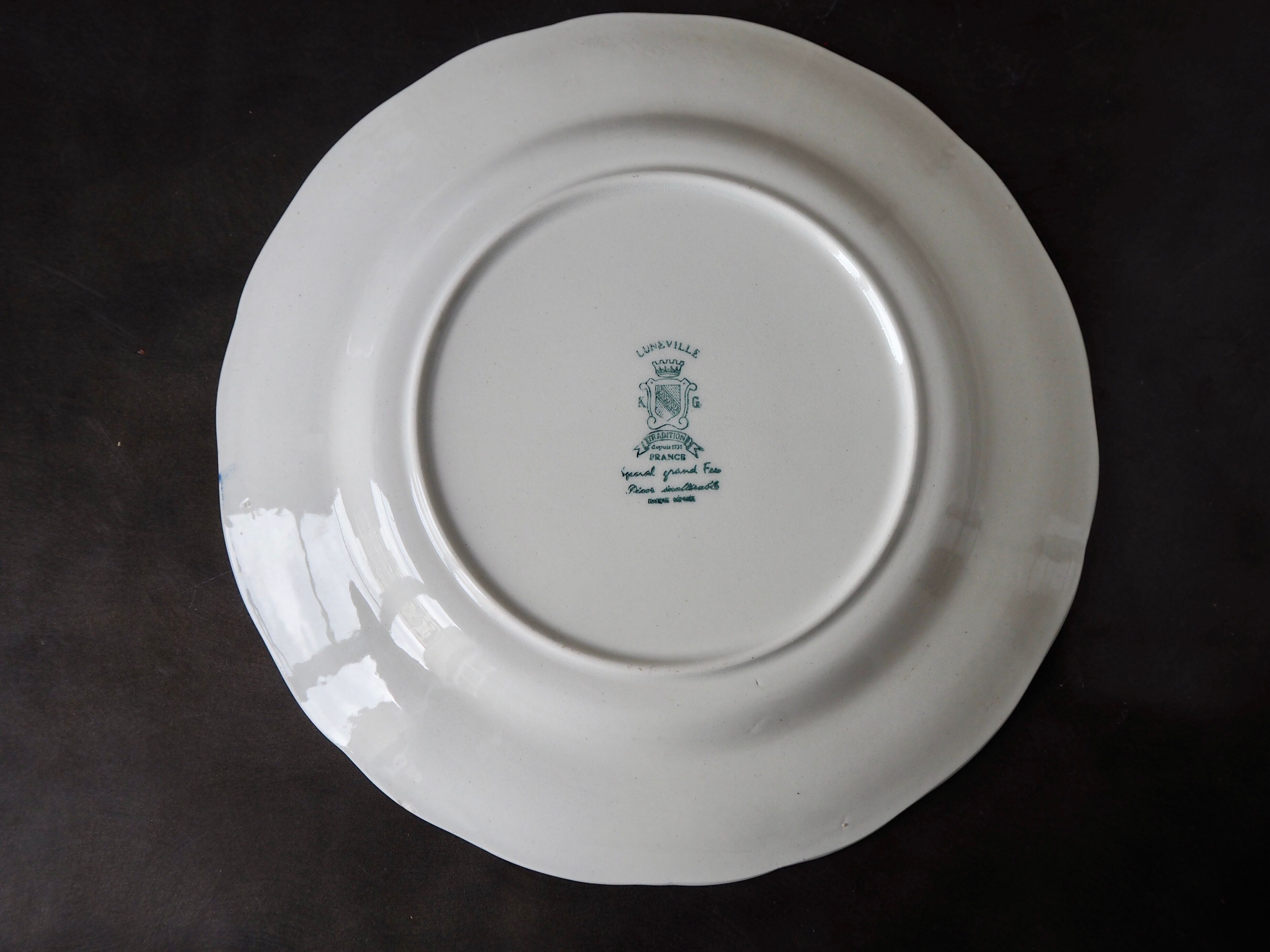 Set of 15 diner plates with English motifs Lunéville