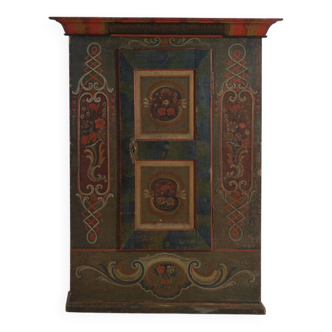 Armoire peinte d’art populaire, Europe centrale, datée 1814