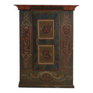 Armoire peinte d’art populaire, Europe centrale, datée 1814