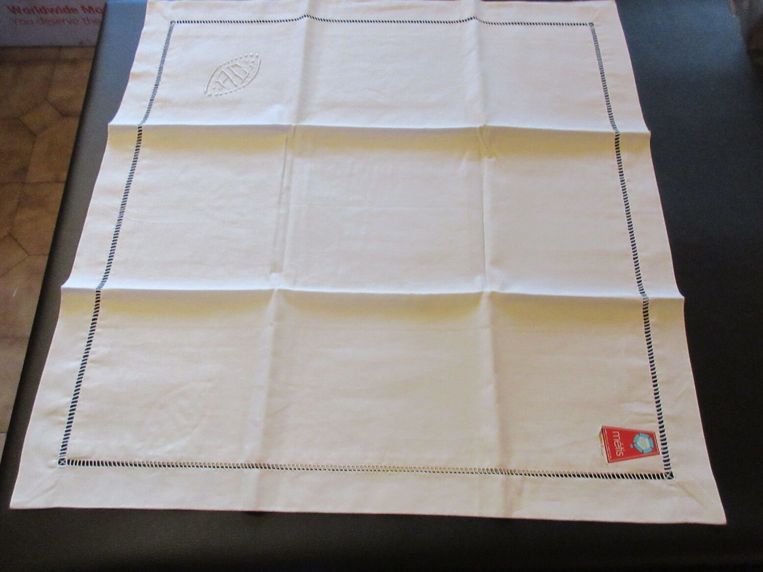 Former pair of new métis AC pillowcases