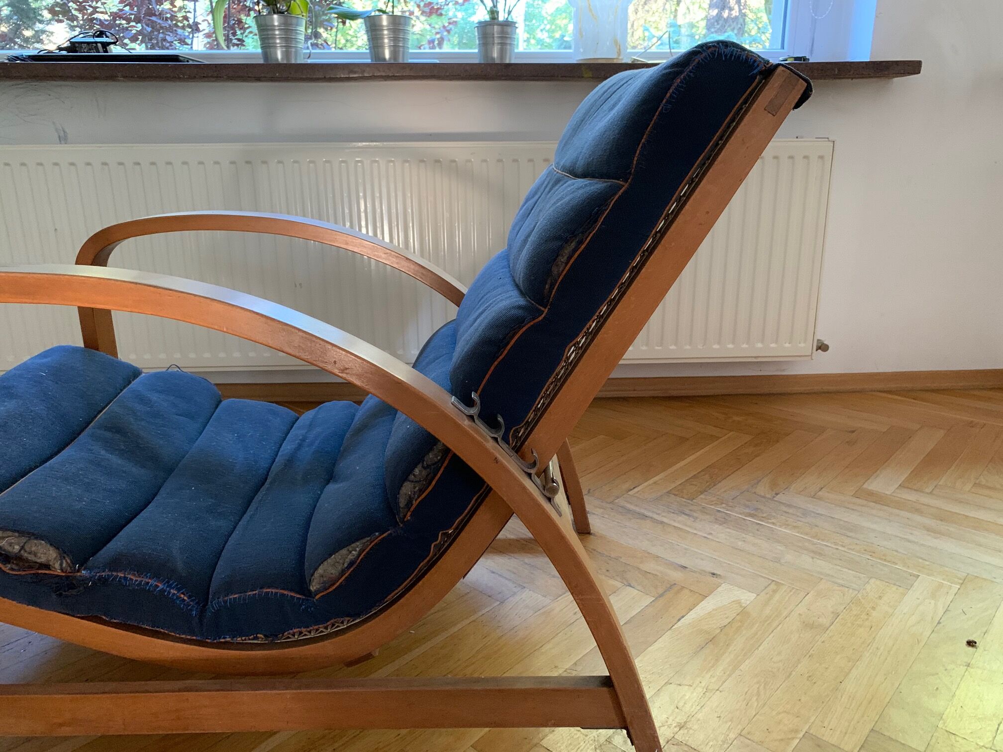 Fauteuil Jindrich Halabala en bois et canne, années 1930