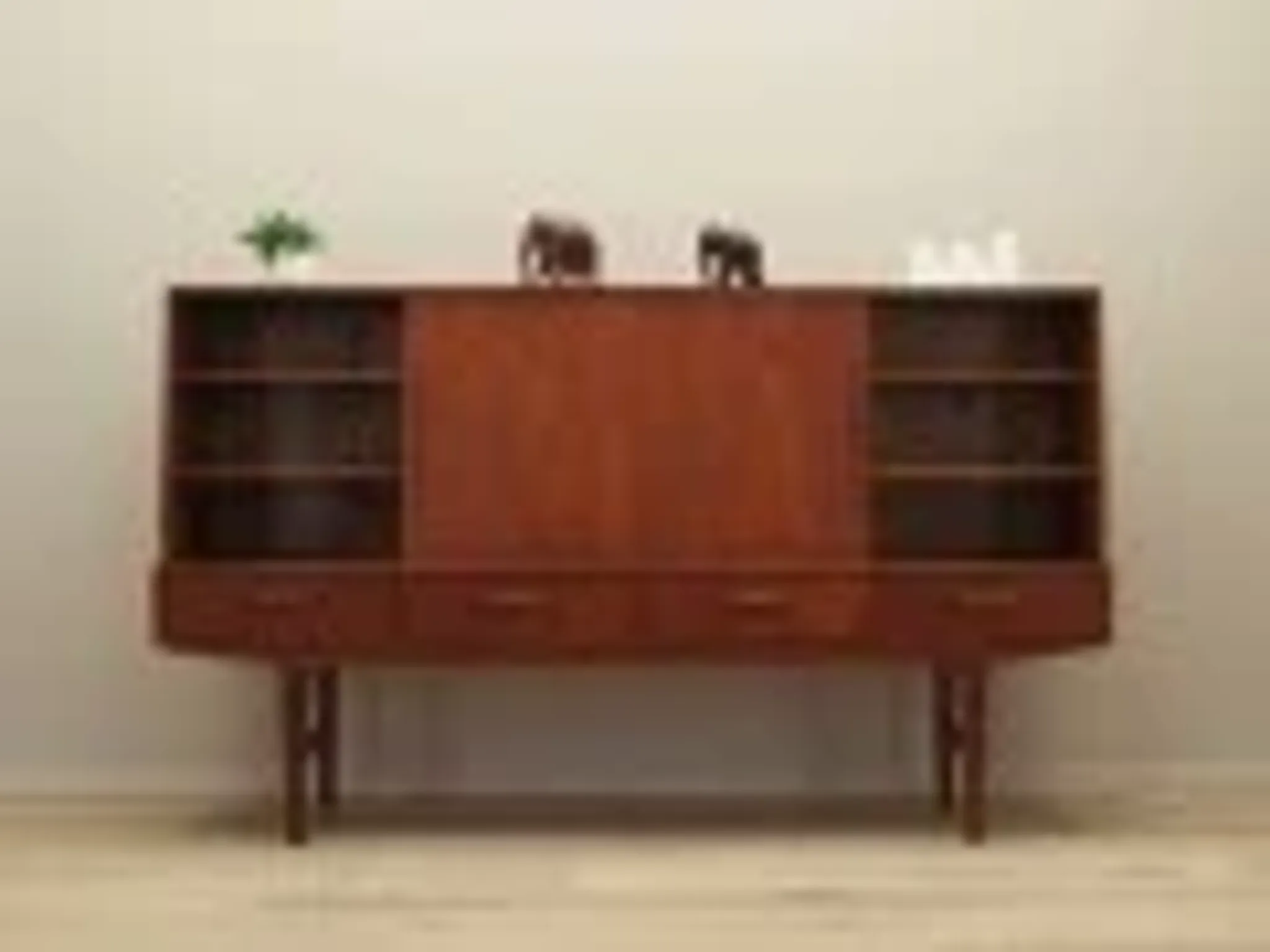 Buffet en teck, design danois, années 1960, production : Danemark