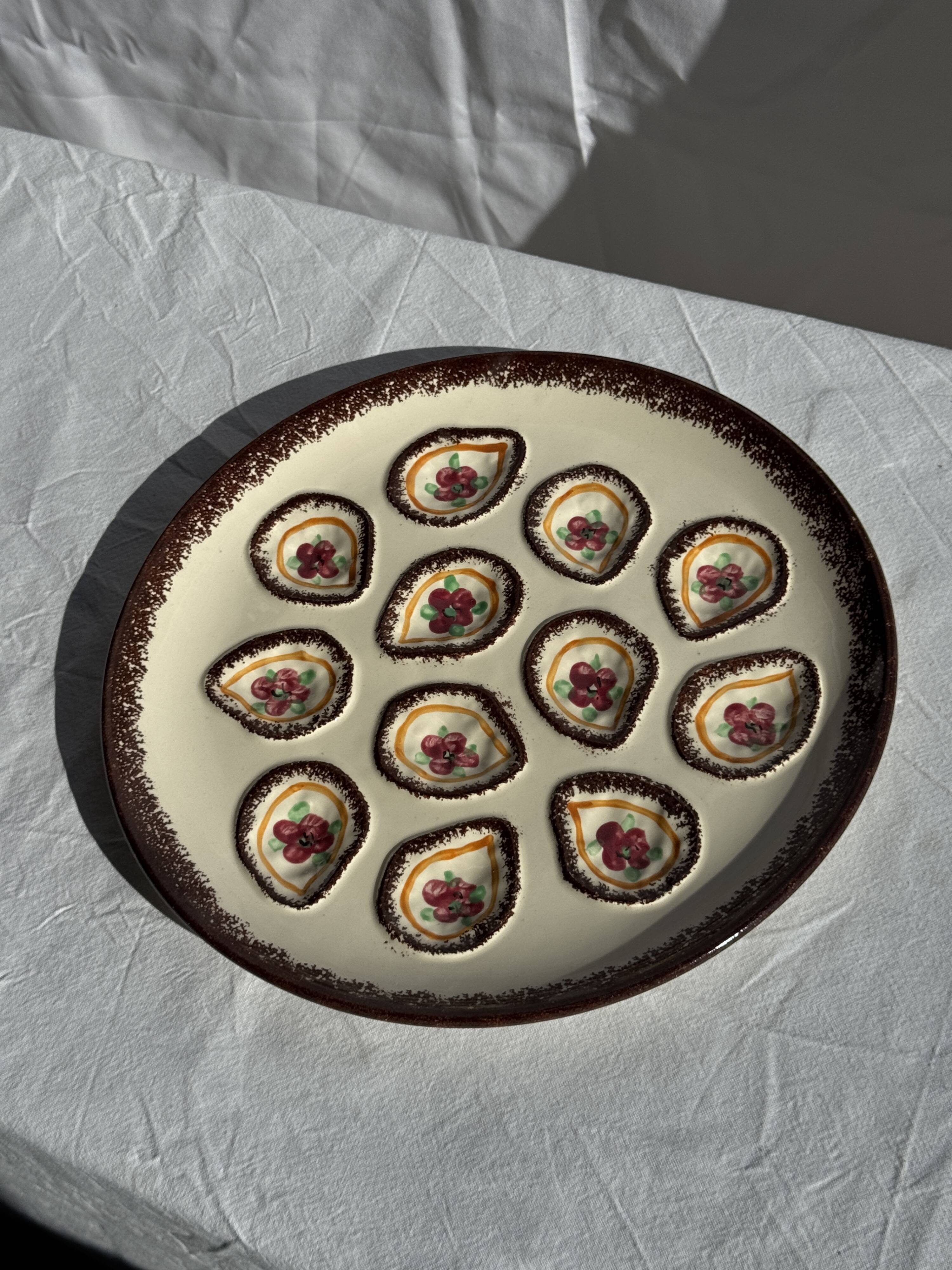 Large circular platter with compartments for shellfish, molluscs, and oysters.
