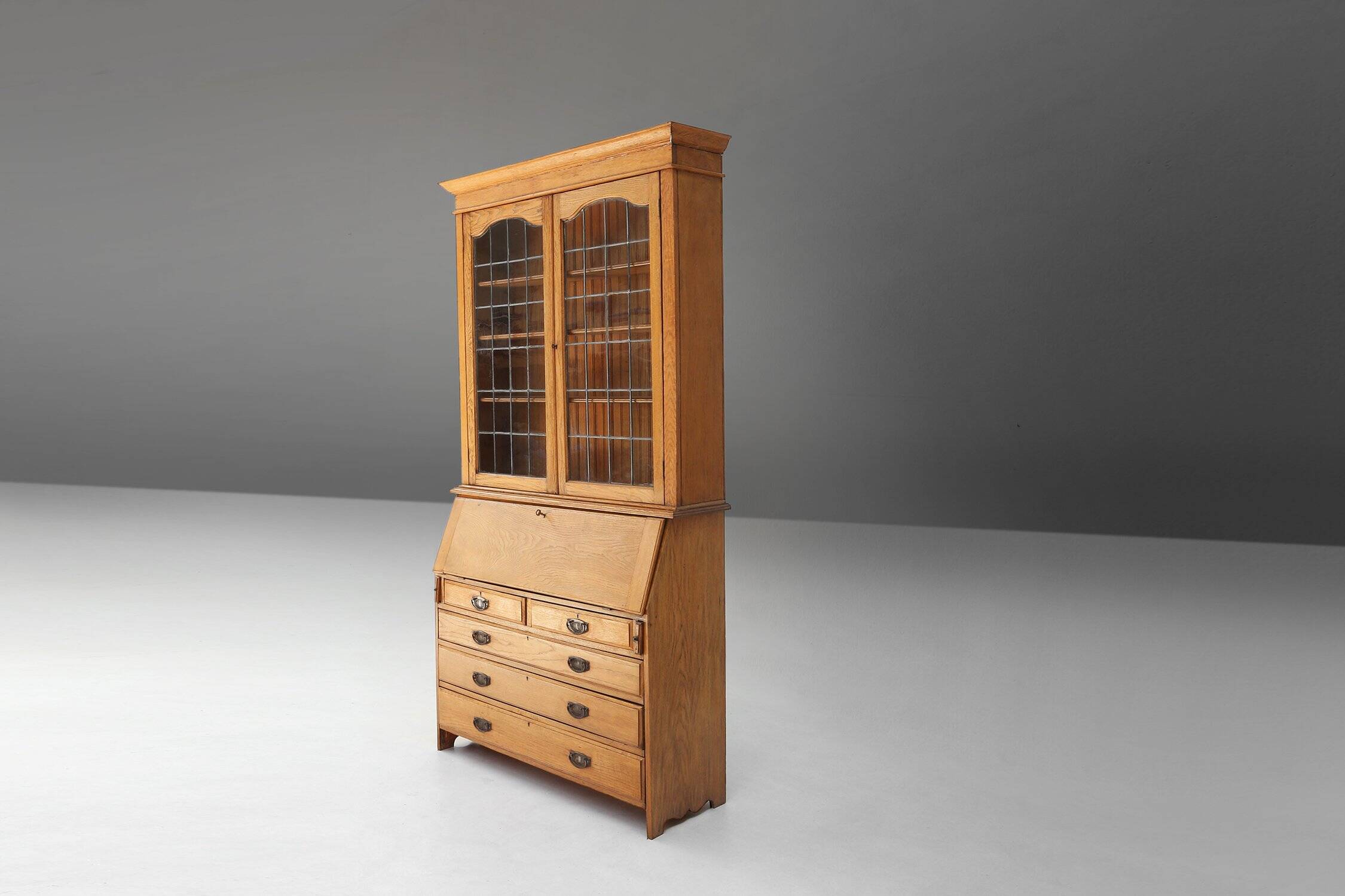 Secrétaire-bibliothèque de style Arts and Crafts anglais, vers 1910