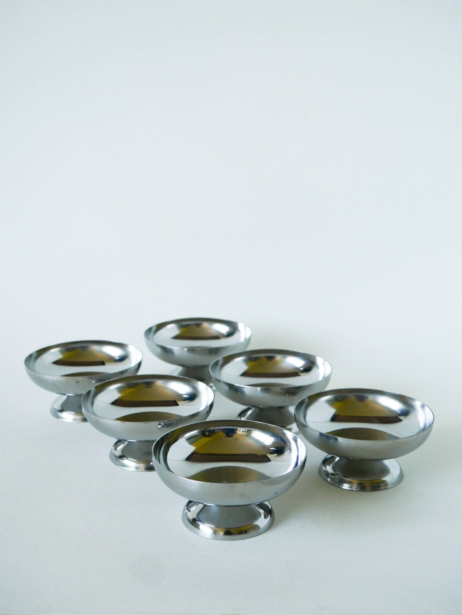 Set of 6 stainless steel ice cream bowls, wide base, Design, 1970 - 4.2 x 9 cm