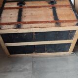 Grande malle en bois bombée