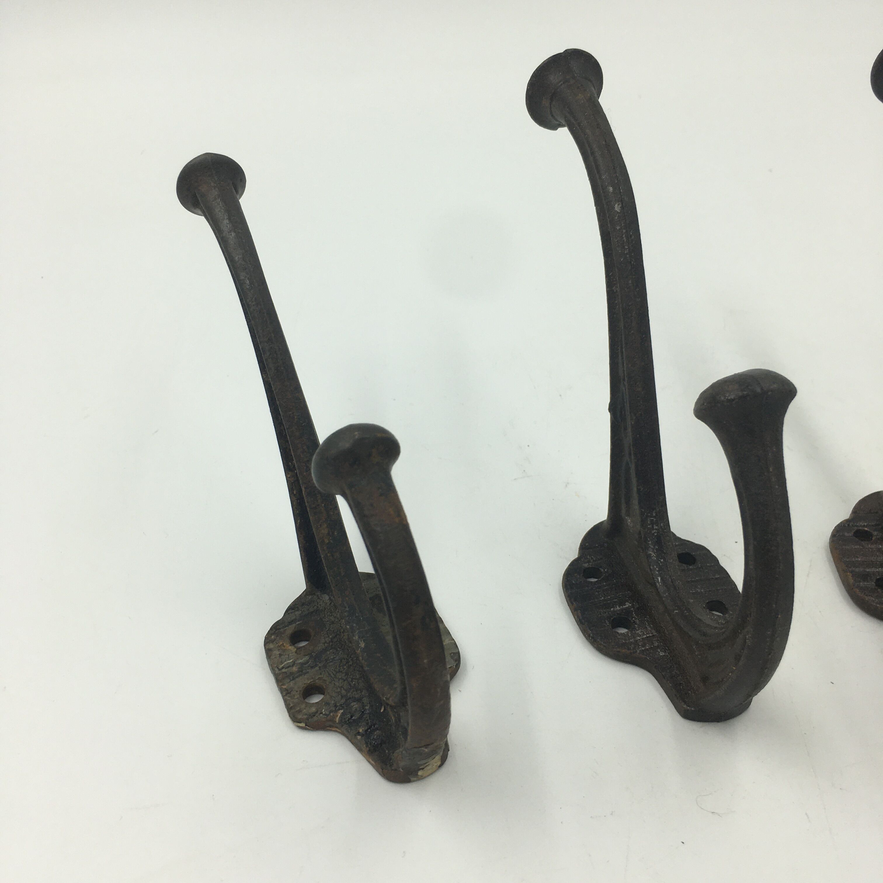 Set of 5 cast iron hooks