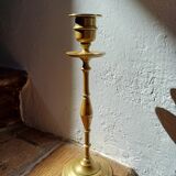 Paire de grands bougeoirs en laiton
