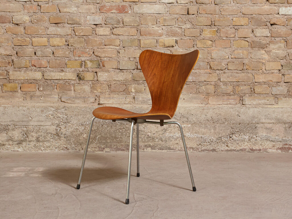 Chair series 7, No.3107 by Arne Jacobsen for Fritz Hansen, teak butterfly, Denmark, circa 1955