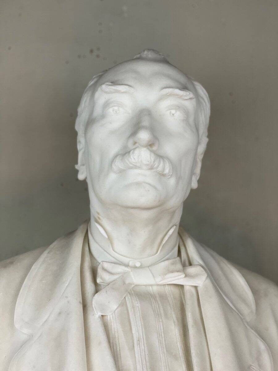 Buste masculin en marbre blanc statuaire, Carrare vers 1900