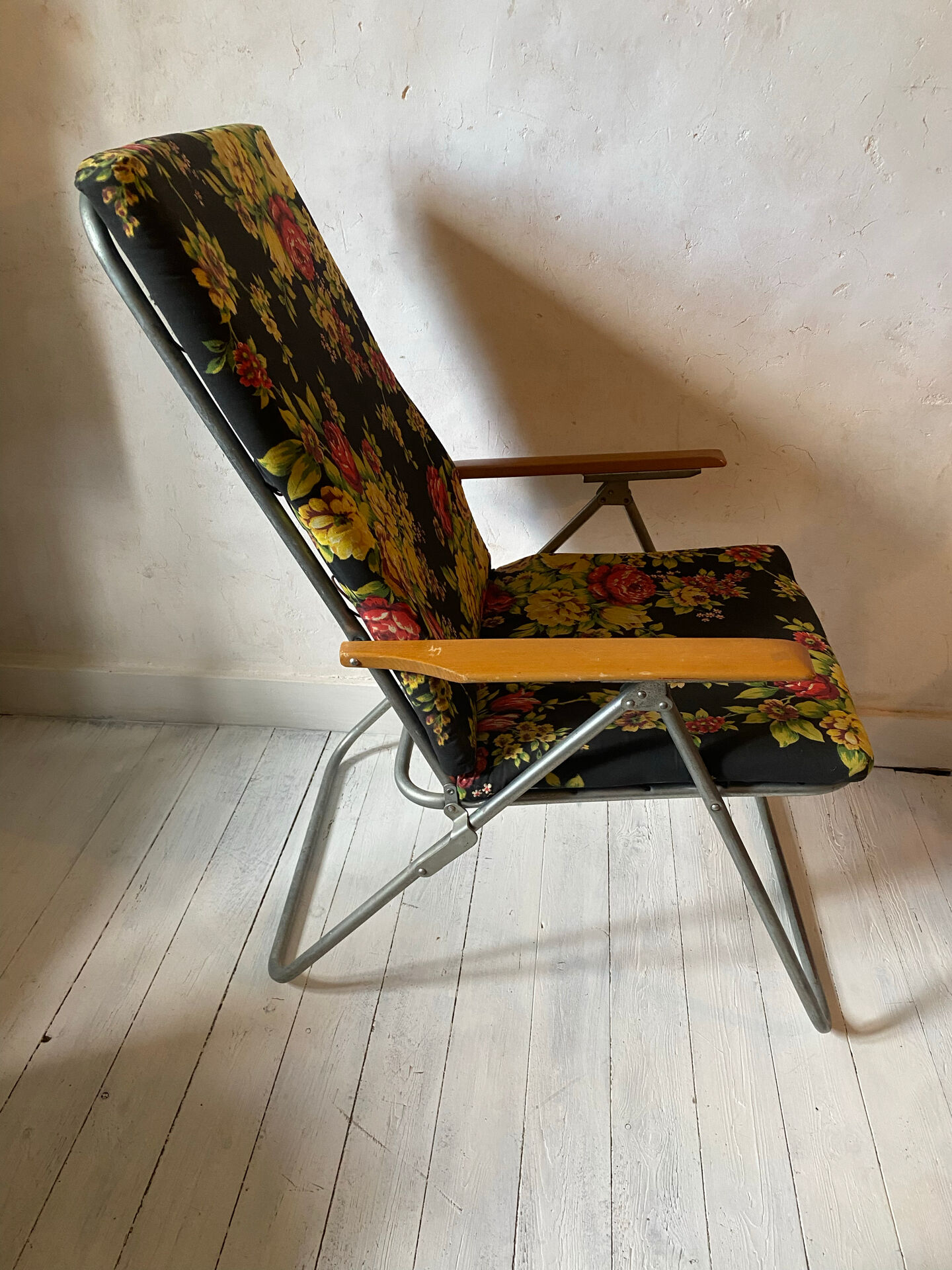 Vintage folding deckchair