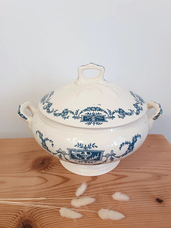 Large Longchamp ceramic tureen
