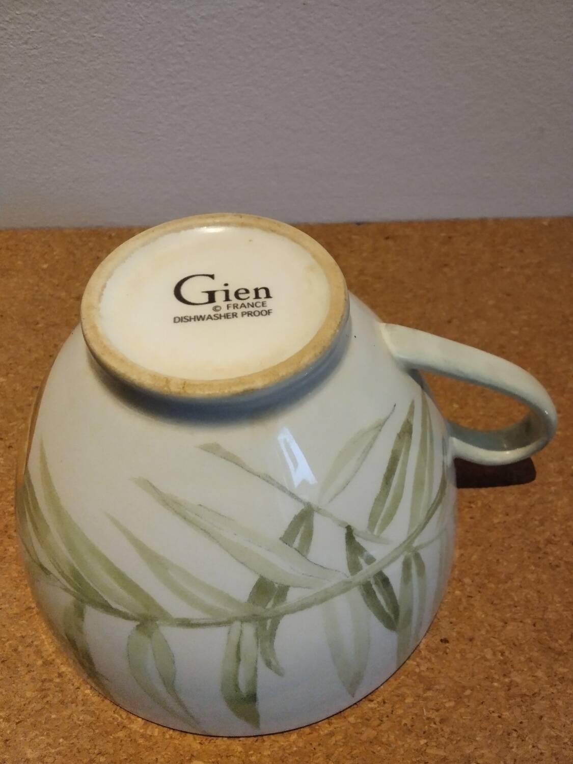 2 tasses et leurs soucoupes assorties de la célèbre manufacture gien,