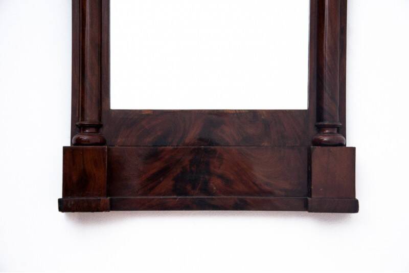 Miroir dans un cadre en acajou, Europe du Nord, XIXe siècle