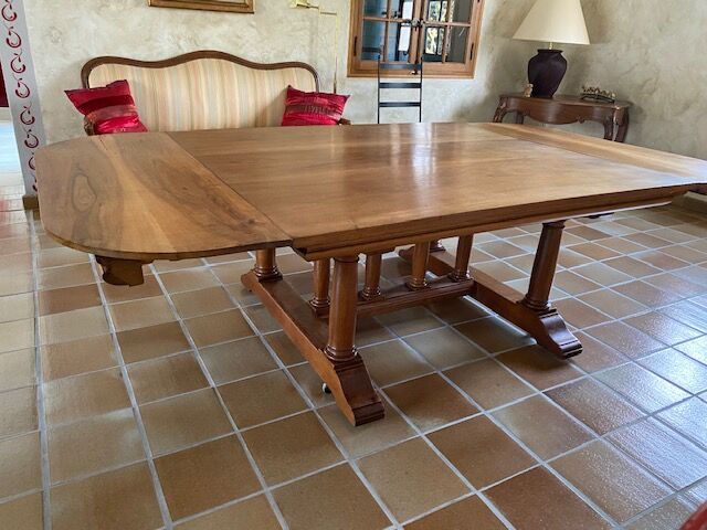 Table ancienne en noyer massif