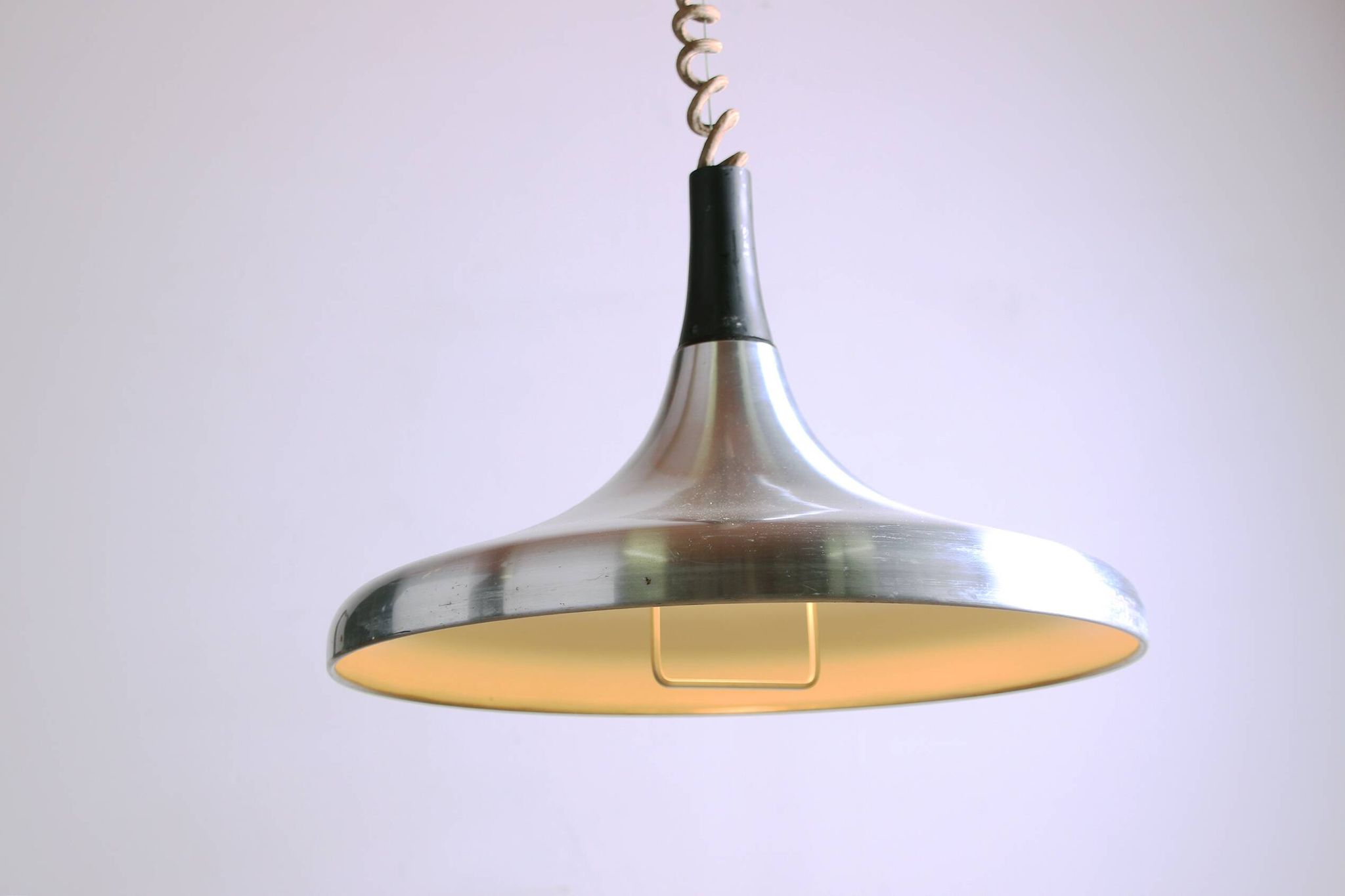 Grande suspension Allemande en métal chromé, modèle Tulip par Erco 1960.