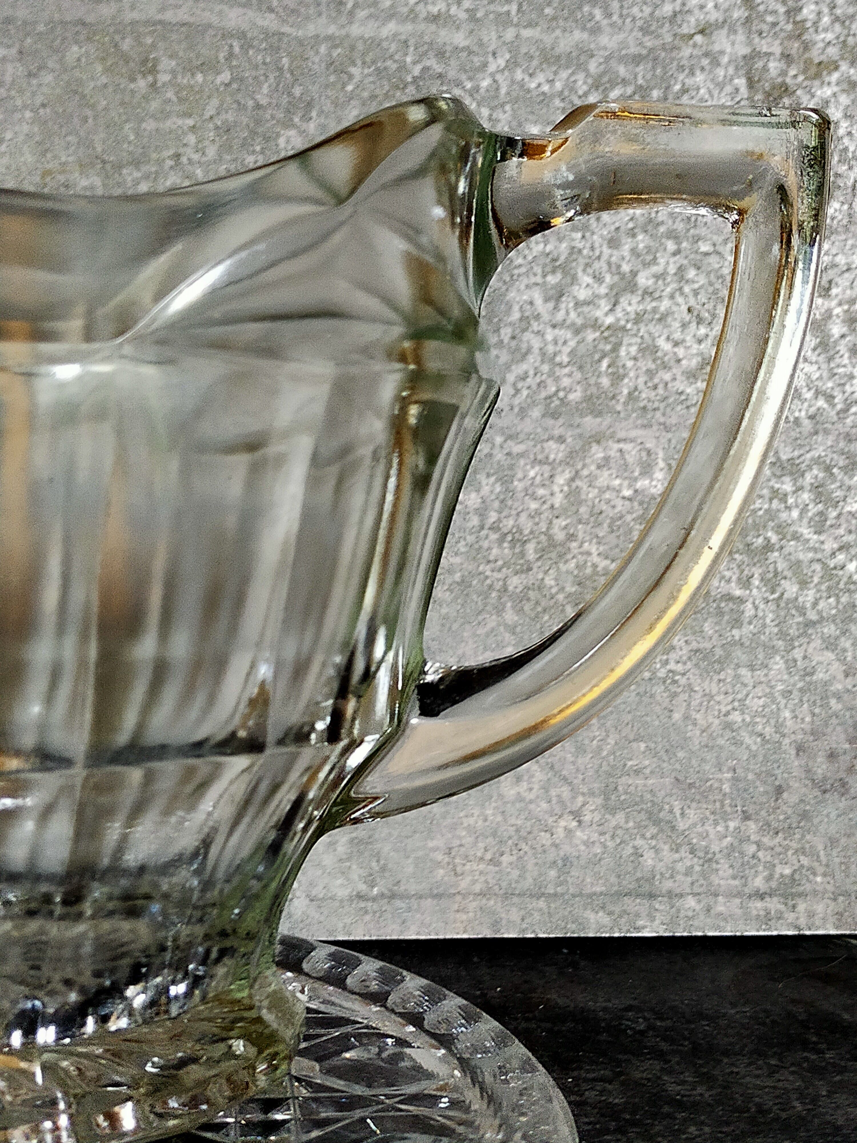 Art deco table pitcher in moulded glass 1940