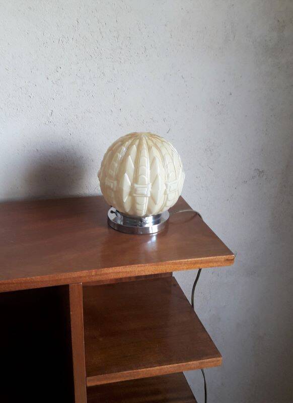 Authentic 20th-century Art Deco globe lamp in coloured glass.