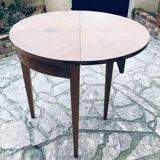 Half moon wallet table