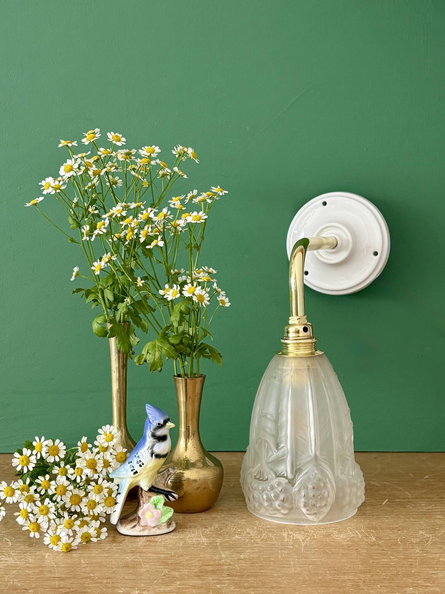 Curved tulip vintage Art Deco wall light in frosted glass