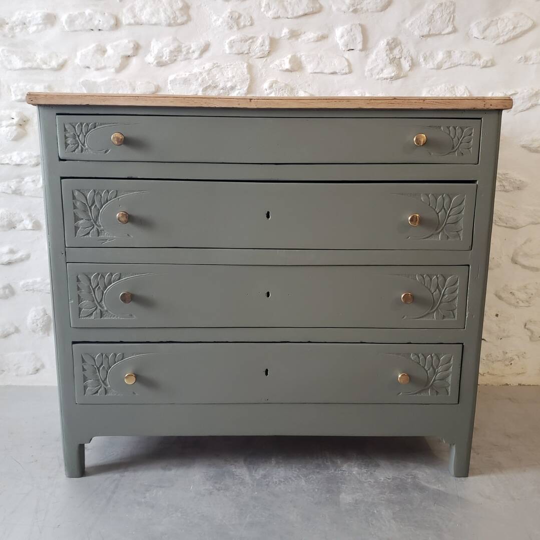 Large solid oak chest of drawers
