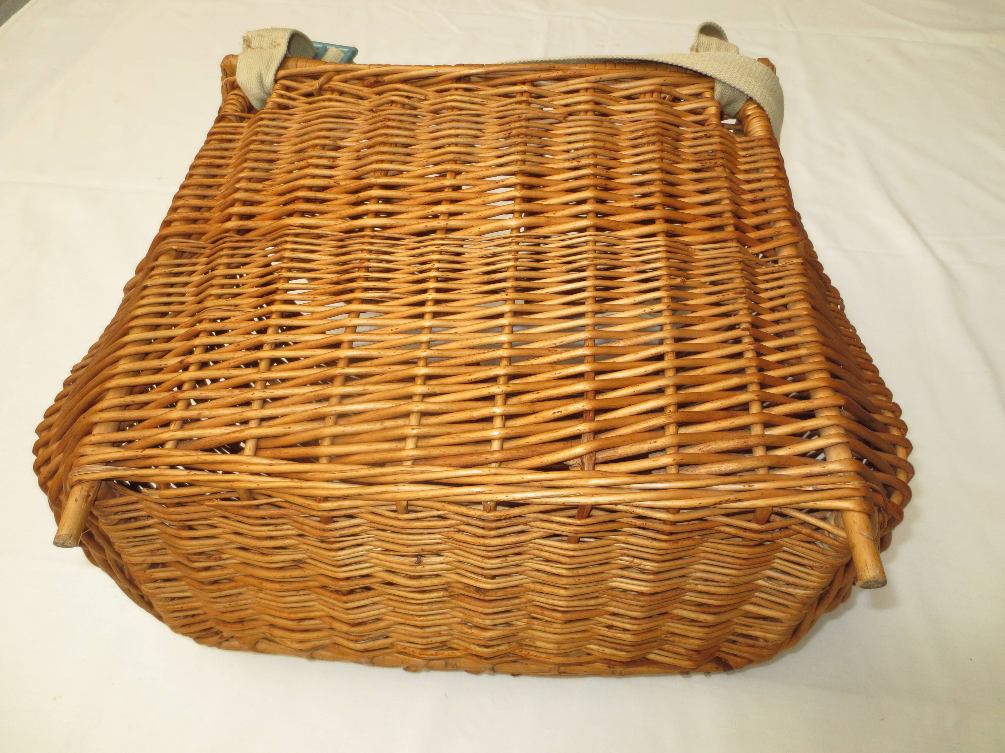 Former fisherman vintage wicker basket