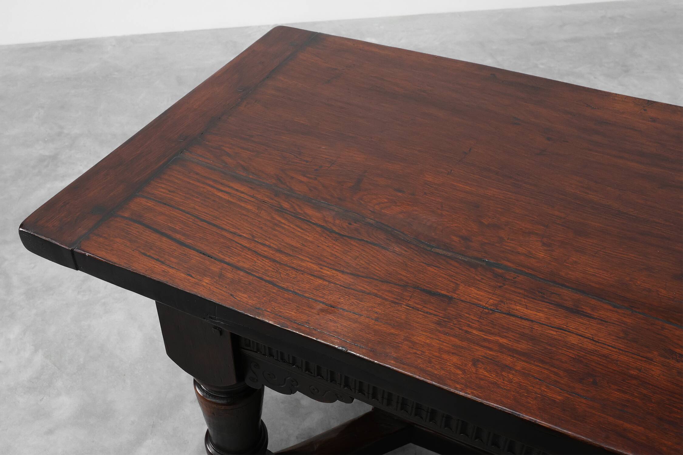 17th-Century Belgian full dark Oak Dining Table
