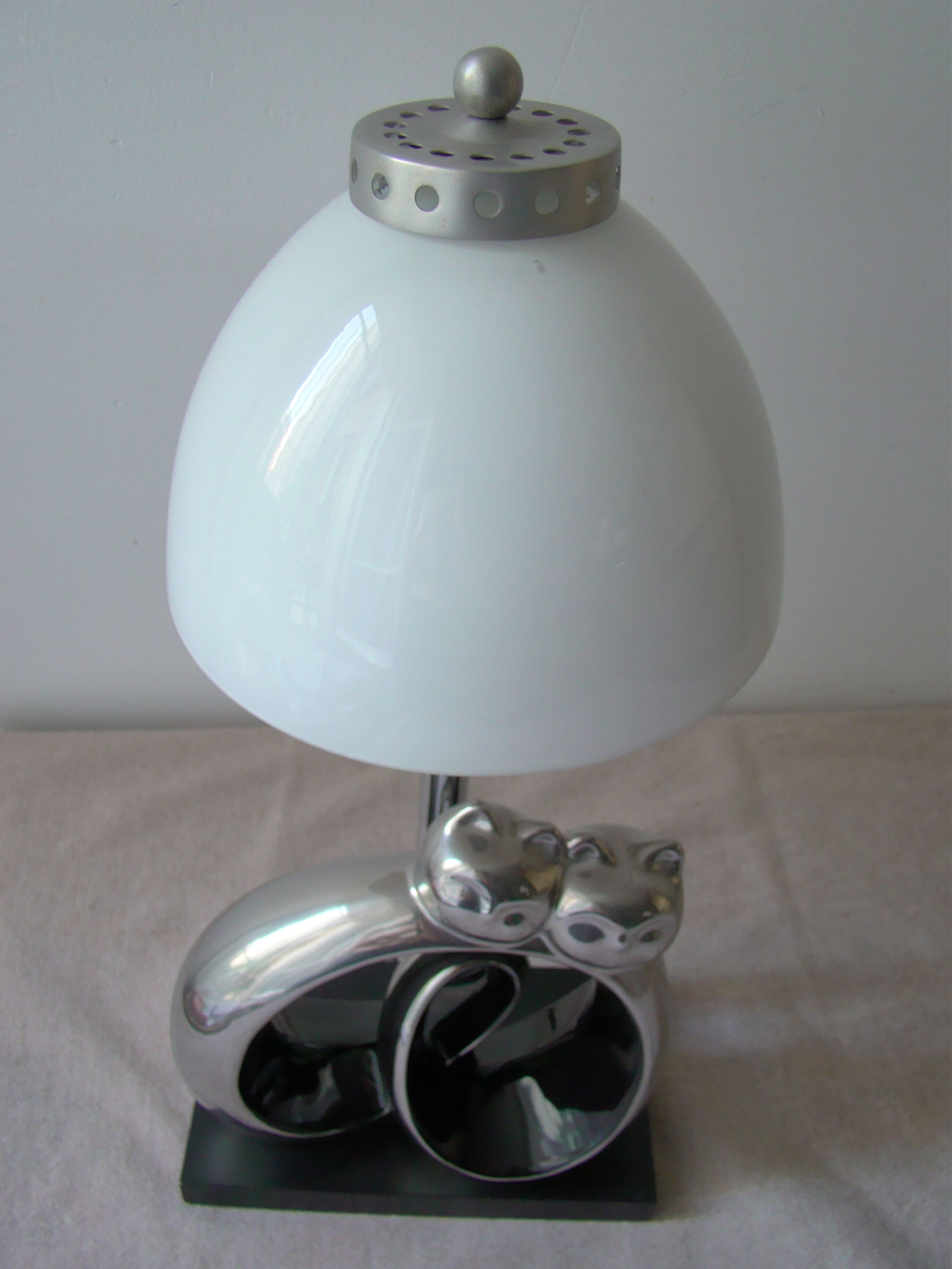 Vintage lamp the cats
