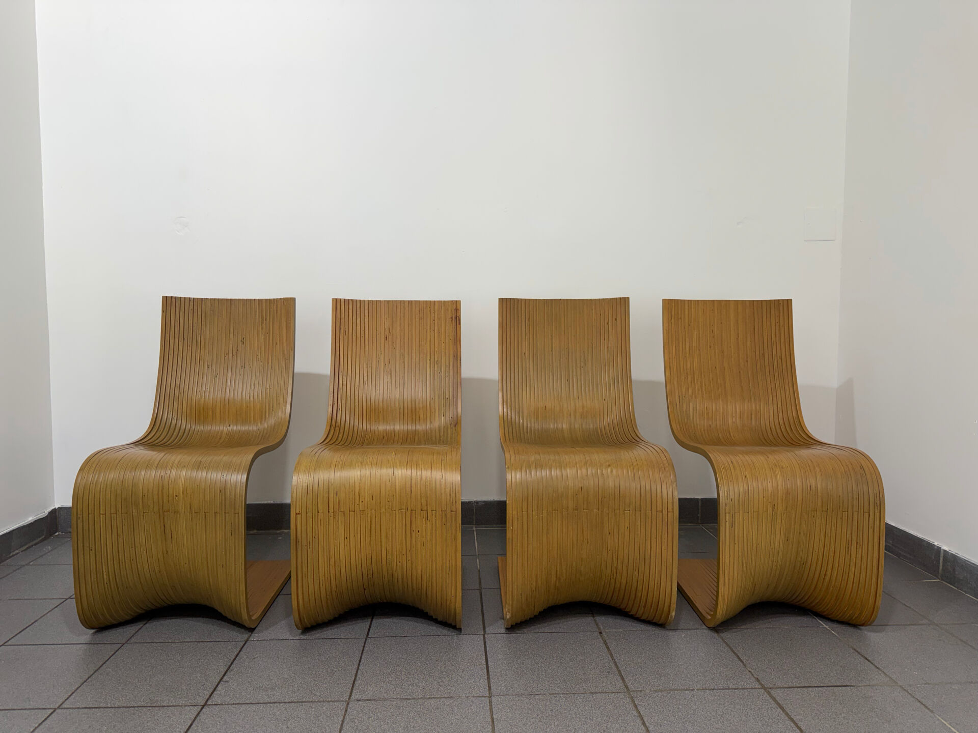 Lot de 4 chaises Contour par Alejandro Estrada pour Piegatto