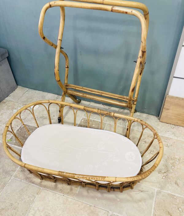 Berceau vintage en rotin