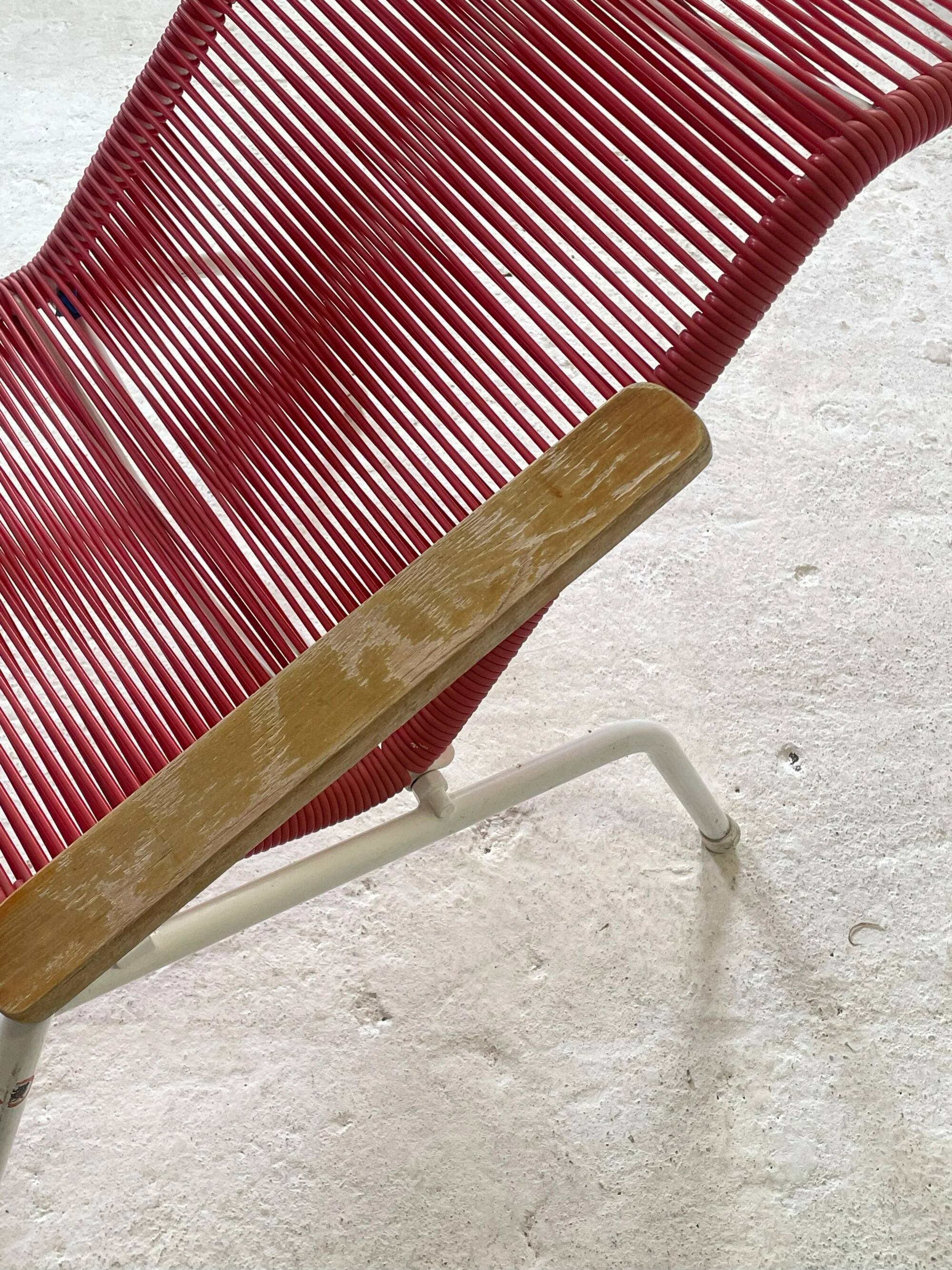 Vintage 1970s Elefant Möbel Spaghetti reclining chair for the garden.