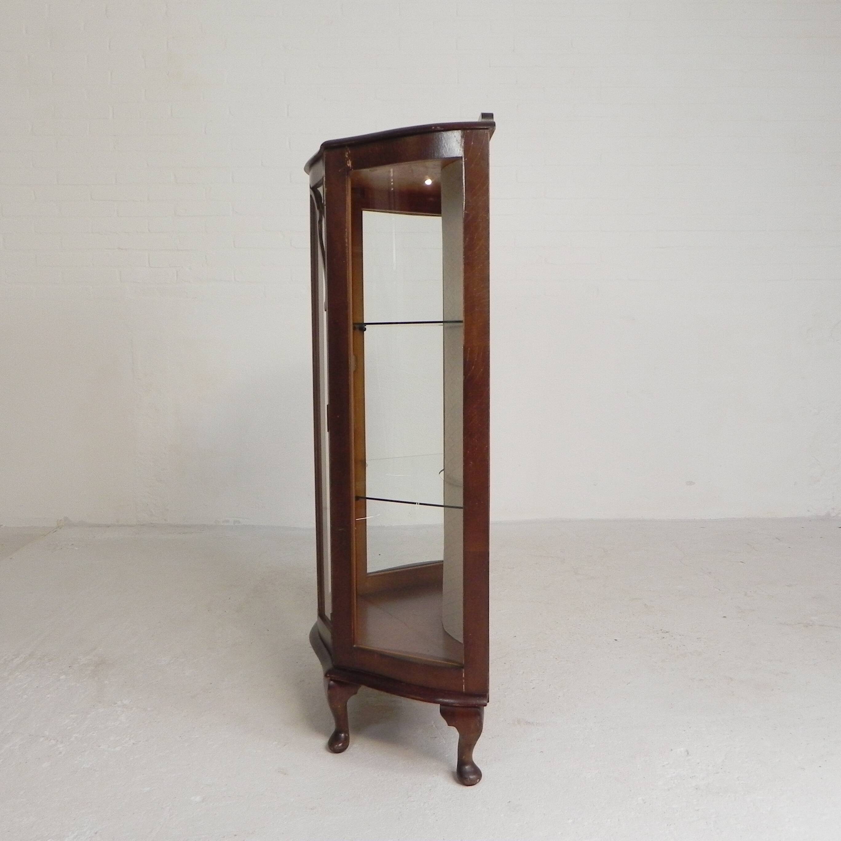 English Art Deco display cabinet on ornate legs, 1930s