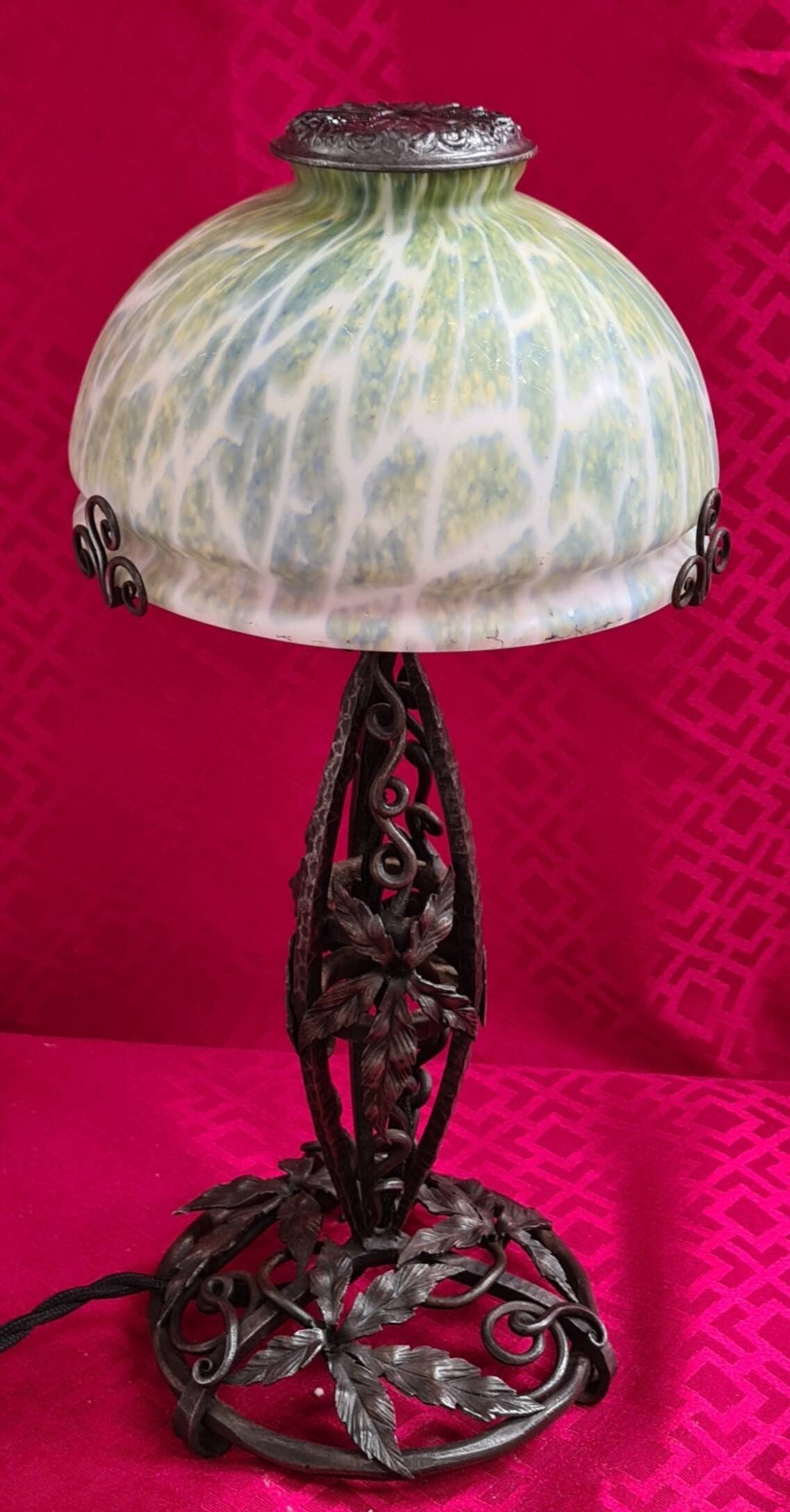 Wrought iron lamp in the Edgar Brandt style, Paul Kiss, 1910 to 25. Unsigned, damage, 37x16cm. Work